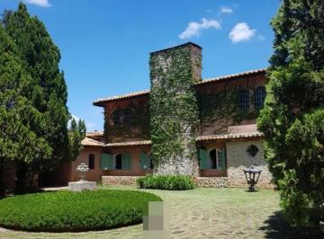 Casa · 5780m² · 4 Quartos · 10 Vagas · Casa em Condomínio - Helvetia Polo Country - 4 Suítes - 1.000m².