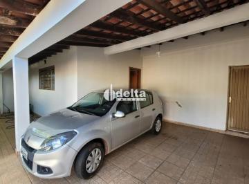 Casa · 240m² · 3 Quartos · 2 Vagas · Casa com 3 quartos disponível para venda no bairro Santa Rosa em Uberlândia-MG.