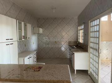 Casa · 205m² · 3 Quartos · 2 Vagas · Jardim Estrela - Casa com 3 dorms, sendo 1 apto, sala, coz, 2 wcs, esquina, 2 vagas
