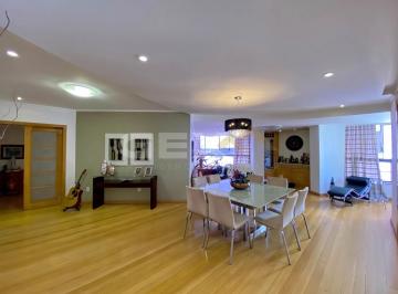Apartamento · 215m² · 4 Quartos · 2 Vagas · Apartamento à Venda 04 quartos 5 banheiros no Centro de Divinópolis MG.