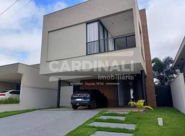 Casa · 253m² · 3 Quartos · 4 Vagas · Casa em condomínio fechado, com excelente localização próximo a comércio.