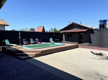 Casa · 162m² · 3 Quartos · 2 Vagas · Casa com Amplo Quintal Piscina e Área Gourmet - Passagem do Maciambu em Palhoça/SC