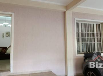 347c3d4b803c5b7739247e0aee0b131dda0e0597 · Lindíssima e espaçosa casa no coração da Vila Arens.
