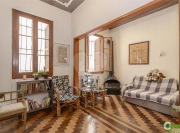 Casa · 220m² · 3 Quartos · 4 Vagas · Casa com 3 quartos à venda em Menino Deus - RS