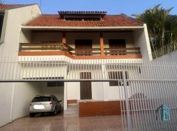 Foto 01 · Sobrado em condomínio, 03 quartos c/suíte, área Gourmet com Churrasqueira no Bairro Guabirotuba em C