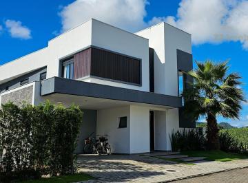 Casa · 258m² · 6 Quartos · 2 Vagas · Casa à venda, 2 suítes, 2 demi-suítes, em condomínio, bairro da Barra, Balneário Camboriú-SC