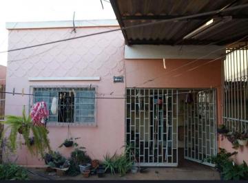 Casa de 4 quartos, Taguatinga · QNG 4 ACEITO FINANCIAMENTO 2 CASAS NO LOTE