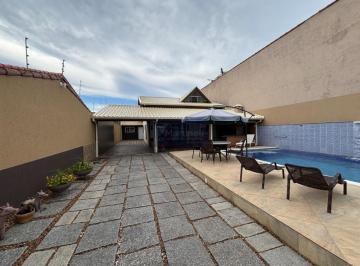 Foto 02 · Casa à venda em Itanhaém-SP, bairro Tupy: 3 quartos, 1 suíte, 4 vagas de garagem, 156m² de área!