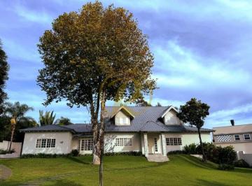 Casa · 550m² · 5 Quartos · 3 Vagas · Casa com lago no Condomínio Estância Bom Tempo