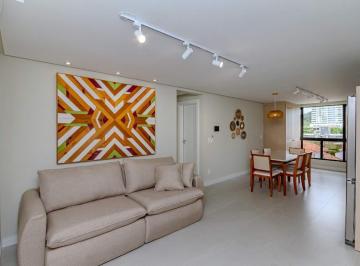 Apartamento · 72m² · 2 Quartos · 1 Vaga · Apartamento Moderno para Aluguel Anual na Praia dos Amores – 2 Suítes e Próximo