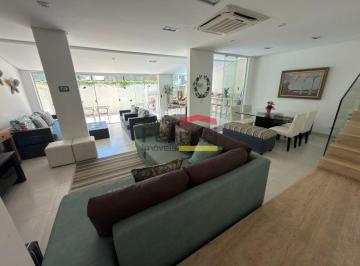 Casa · 180m² · 4 Quartos · 3 Vagas · Casa à venda em condomínio fechado em frente ao mar na Praia de Maresias, São Sebastião - SP.