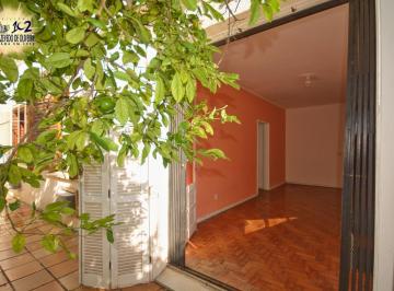 Apartamento · 91m² · 2 Quartos · Térreo com pátio no Menino Deus