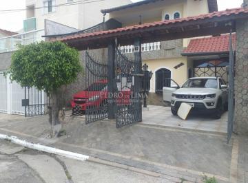 Casa · 185m² · 3 Quartos · 5 Vagas · Sobrado imponente no Carrão com 5 vagas e entrada lateral--localização nobre