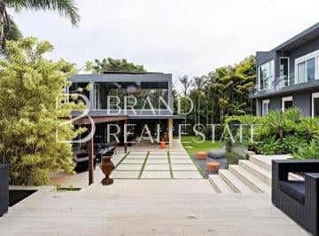 Casa · 1500m² · 6 Quartos · 6 Vagas · Casa em Condomínio á venda na Quinta da Baronesa I 1500m² I 6 suítes I 6 vagas I depósito