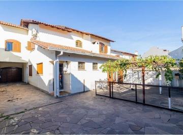 Casa · 293m² · 3 Quartos · 3 Vagas · Ampla casa com 3 Dormitórios e Pátio Próximo a Adda Mascarenhas