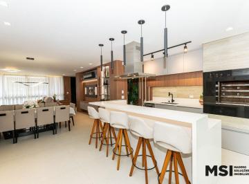 Casa · 258m² · 4 Quartos · 4 Vagas · Alto Padrão no Campo Comprido: 4 Suítes, Terraço Amplo e Projeto Contemporâneo