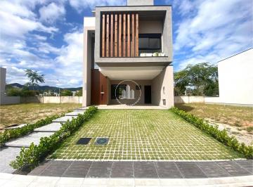 Casa · 151m² · 4 Quartos · 4 Vagas · Casa de Alto Padrão com 4 suítes no B. Deltaville - Biguaçu