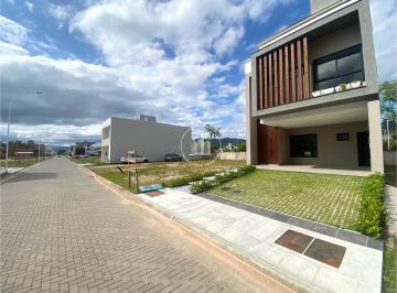 Casa · 151m² · 4 Quartos · 4 Vagas · Casa de Alto Padrão com 4 suítes no B. Deltaville - Biguaçu