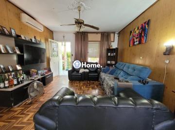 Casa · 140m² · 3 Quartos · 2 Vagas · Casa térrea com garagem no subsolo e anexo