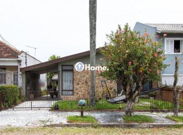 Casa · 200m² · 3 Quartos · 6 Vagas · Casa térrea, 3 quartos, 2 banheiros, com pátio no Bairro Cavalhada