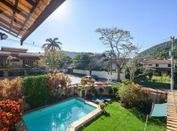 7a124bf03c55b7ae6522cca40da505179cf65778 · Casa com 3 quartos com linda vista para o Costão de Itacoatiara.