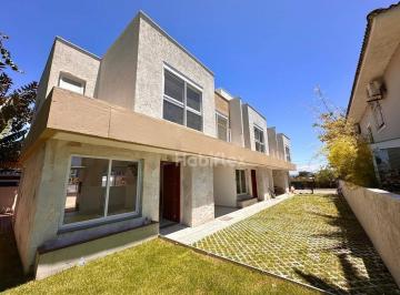 69844f104d5b69e7a77d3a3f6923548bf8168227 · Casa com 3 dormitórios à venda - Campeche - Florianópolis/SC