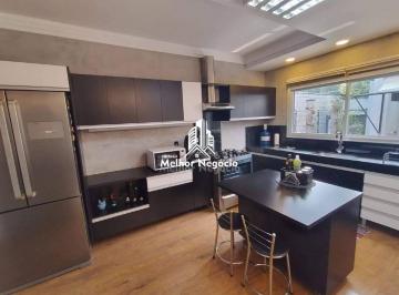 Casa · 378m² · 3 Quartos · 3 Vagas · Casa em Condomínio com 3 Suítes à venda em Campinas.