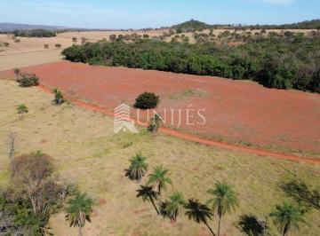 Casa · 200m² · 2 Quartos · Sítio com 28,43ha a Venda em Abadia dos Dourados