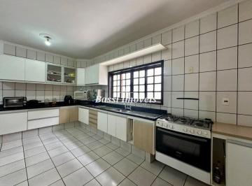 Casa · 180m² · 4 Quartos · 4 Vagas · Casa à venda em Mogi Mirim-SP, bairro Aterrado: 4 quartos, 2 suítes, 4 vagas, 180m². Aproveite essa
