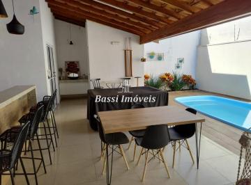 Casa · 220m² · 3 Quartos · 2 Vagas · Casa à venda em Mogi Mirim-SP, 3 quartos, 1 suíte, 2 salas, 2 banheiros, 2 vagas de garagem, 220m².