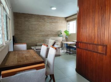 Casa · 68m² · 2 Quartos · Casa no segundo pavimento, de dois quartos, junto ao metrô da São Francisco Xavier