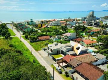 Casa · 112m² · 2 Quartos · 2 Vagas · Casa no Volta ao Mundo a 200 metros da Praia em Itapoá-SC