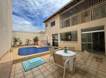 Casa · 391m² · 6 Quartos · 4 Vagas · LIndo Sobrado Alto Padrão, QSA 25 , Lote 300m², 4 vagas,  3 suites, piscina - Podendo ser Comercial 