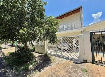 Casa · 180m² · 3 Quartos · 3 Vagas · Casa com 3 Quartos e 2 banheiros para Alugar, 180 m² por R$ 4.900/Mês