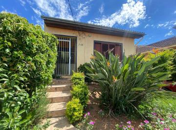 Casa · 130m² · 3 Quartos · 3 Vagas · Casa 3 dormitórios com amplo terreno