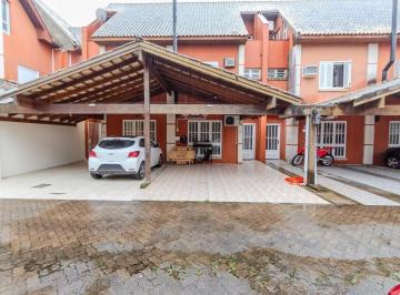 Casa · 140m² · 3 Quartos · 2 Vagas · Casa de condomínio, 3 dormitórios, 1 suíte e 2 vagas cobertas no bairro Teresópolis.