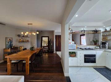 Casa de 3 quartos, Curitiba · perto OAB/PR, amplo espaço externo, escritorio, atelie e espaço social reformado!