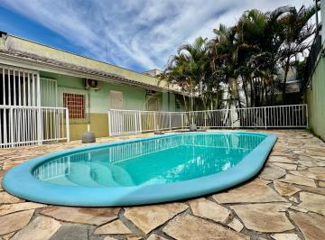 Casa · 400m² · 5 Quartos · 6 Vagas · Casa em Centro - Guaratuba, PR