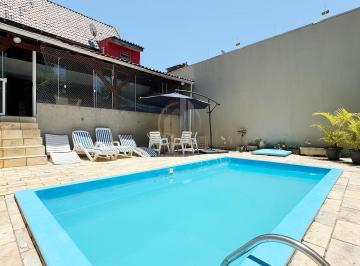 Casa · 260m² · 4 Quartos · Sobrado em Centro - Guaratuba, PR
