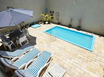 Casa · 260m² · 4 Quartos · Sobrado em Centro - Guaratuba, PR