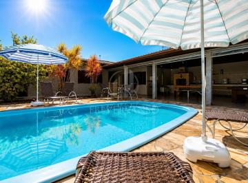 Casa · 300m² · 6 Quartos · 4 Vagas · Casa para Temporada no Centro de Guaratuba |Piscina Aquecida