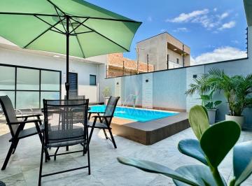 Casa · 70m² · 3 Quartos · 2 Vagas · Casa com Piscina Próximo ao Mar - Guaratuba, PR
