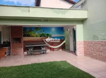 Casa · 260m² · 3 Quartos · 2 Vagas · Casa residencial com 3 quartos sendo 1 suíte disponível para venda no bairro Chácaras Tubalina E Qua