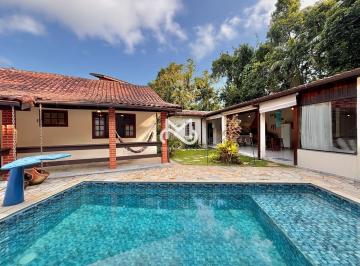 Casa · 200m² · 5 Quartos · 4 Vagas · Casa a 500m da praia à venda no bairro Guaratuba em Bertioga