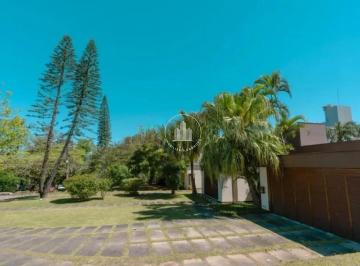 Casa · 250m² · 3 Quartos · 4 Vagas · Casa 3 Quartos com Piscina - Itaguaçu