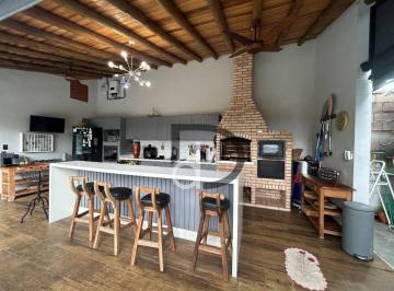29de47dd6fe15a90af0732bd2fe2b1304bbe2d29 · Casa com 3 quartos 1 suíte - com piscina