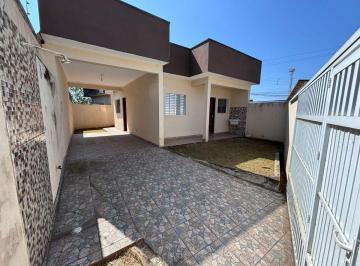 Casa de 2 quartos, Peruíbe · Casa com 2 quartos e espaco para piscina em Peruíbe.