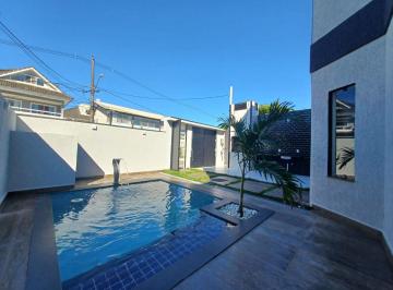 Casa de 4 quartos, Rio de Janeiro · Excelente casa com 180m2 de área total e 212m2 de ára construída com 4 suítes (sendo 1 suíte máster