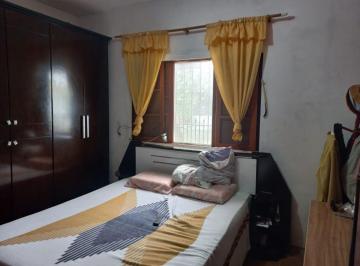 Casa de 3 quartos, Peruíbe · Vendo casa em Peruibe ou troco por chácara