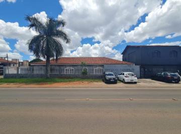 Casa de 5 quartos, Taguatinga · Casa com 3 quartos, 1 loja no fundos com um apartamento de 2 quartos em cima, QND 25 Taguatinga.